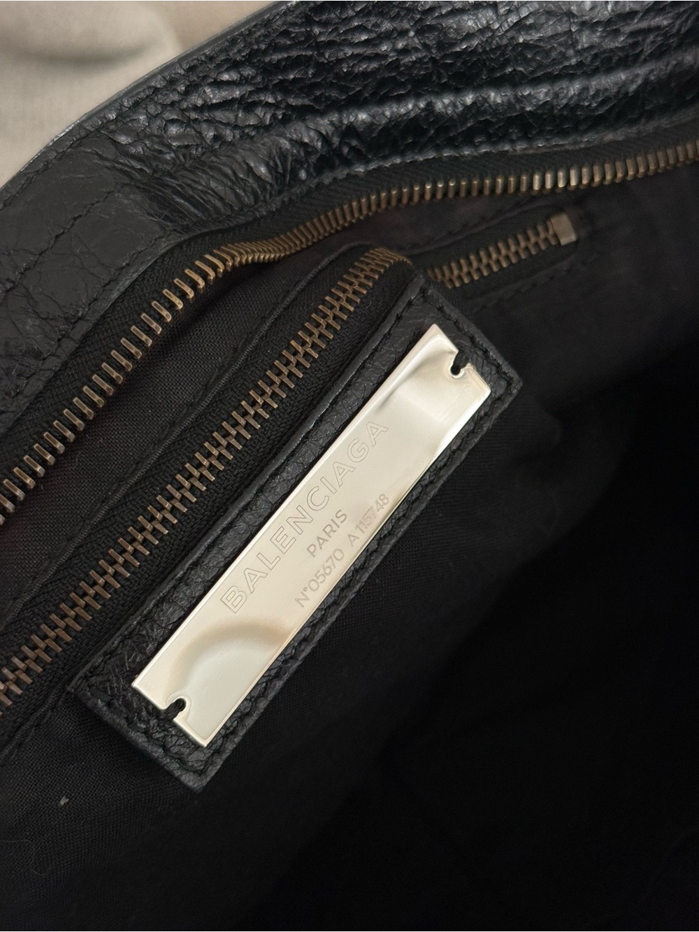Balenciaga LE CITY BAG MEDIUM IN BLACK - Picture 4 of 10